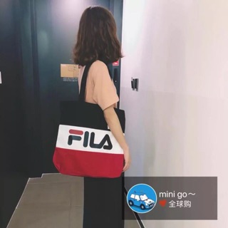 FILA✨กระเป๋าผ้าสะพายข้าง