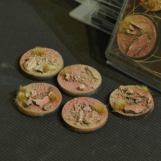 Badlands Bases Round 40mm (x5) Gamers Grass