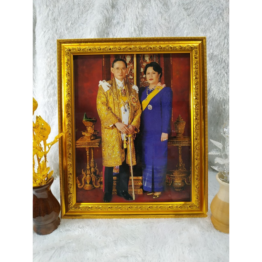 ภาพ ร.9 พระพันปีพร้อมกรอบสีทองใส่กระจกอย่างดี ขนาดภาพ10×15นิ้ว ขนาดรวมกรอบ 13x18