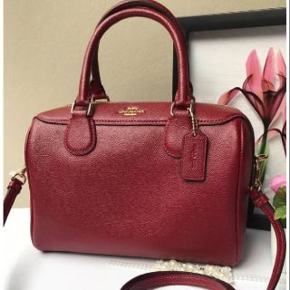 พร้อมๆ😍Coach หมอนมินิ 9นิ้ว สีcherry ใหม่แท้100%