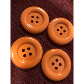 กระดุมกลม 3.5 ซม คละสี 10 ชิ้น 15 บาท
