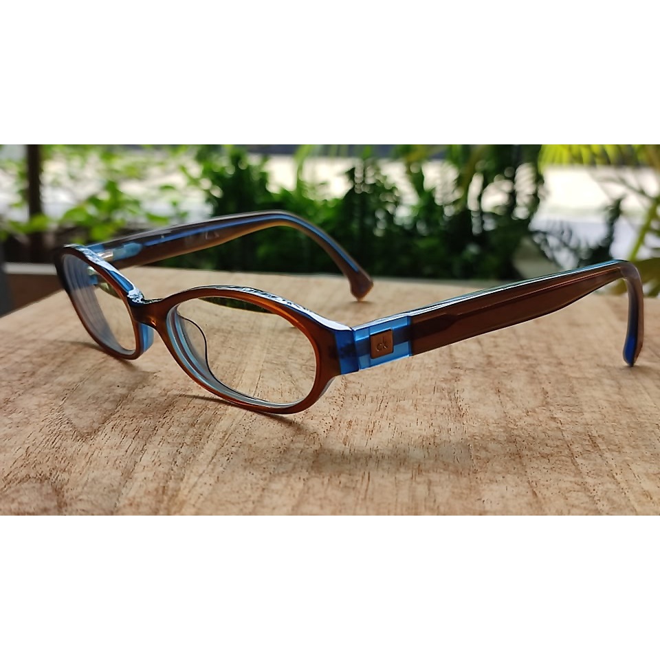 CALVIN KLEIN 5568 200  Size 49-17-135 Brown/Blue Crystal Eyeglasses Frame กรอบแว่นตาของแท้มือสอง ทรงสวย สีสวย ทูโทน