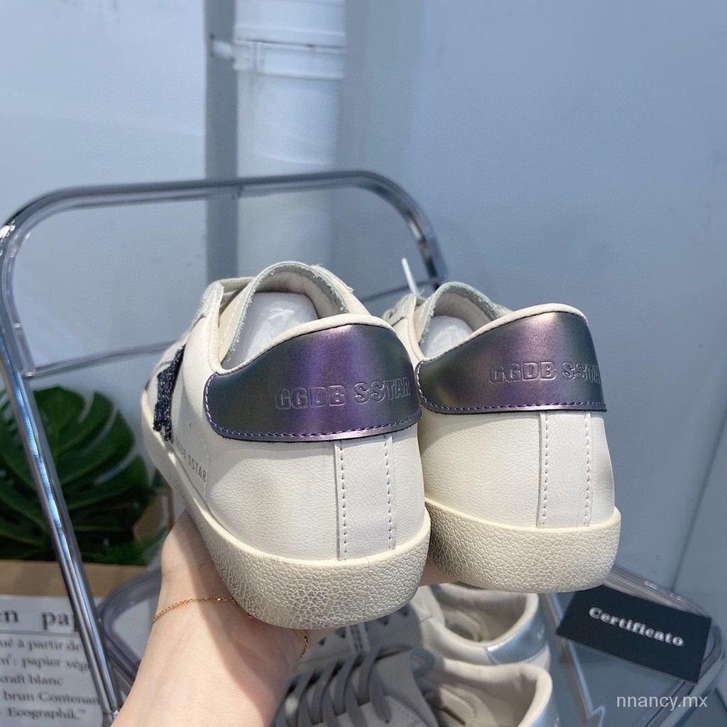 รองเท้าผ้าใบ หนังวัวแท้ ส้นแบน เพิ่มความสูง สีขาว สีทอง สไตล์เรโทร สําหรับผู้หญิง