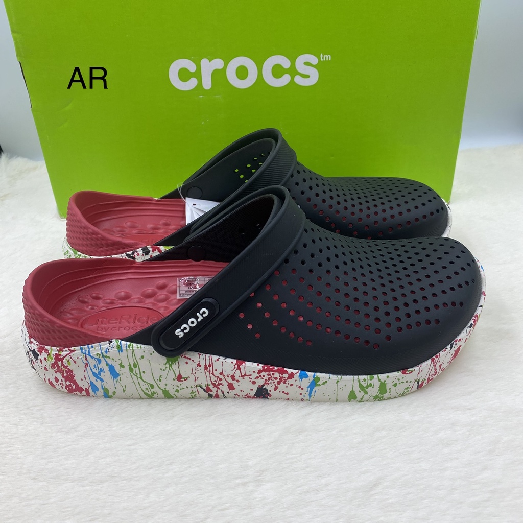 รองเท้าcrocsของผู้ชาย ลายมาใหม่ งานสวย ราคาไม่แพง เบานุ่มใส่สบาย งานสวยทุกสี