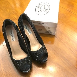 Steve Madden Like new size US6.5 สวยมาก คริสตัลเต็มทั้งตัว เลิศมาก ซื้อมา 7,500 ขายเท!