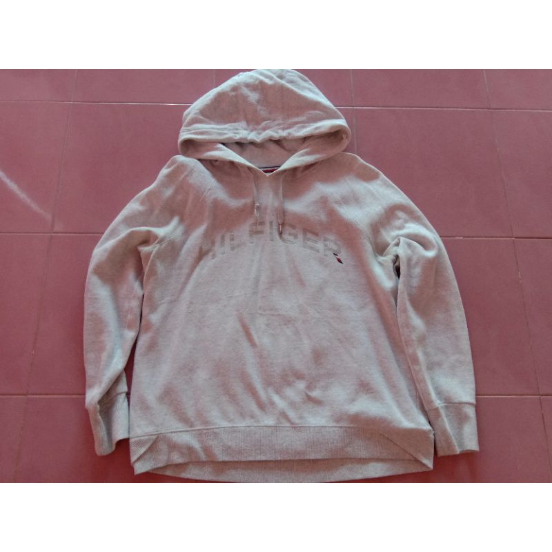 tommy hilfiger แท้ เสื้อฮู๊ดกันหนาว มือสอง สภาพ 95 %
