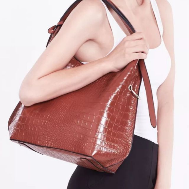 กระเป๋า BAG INDEED รุ่น DARLENE ลายหนังสีน้ำตาล