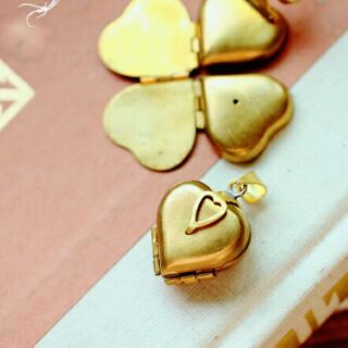 Clover-Heart locket ล็อตเกตหัวใจ ใส่ได้ 4 รูป