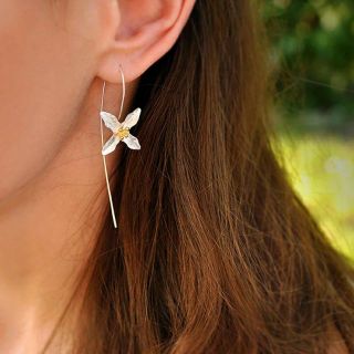 ต่างหูดอกไม้ • Flower Earrings