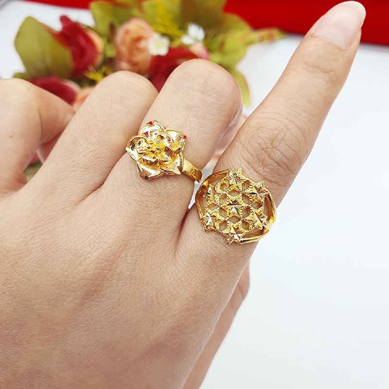 แหวนทองตัดลาย คละแบบ แหวนทอง 1 สลึง ทำจากทองเหลือง เรียบหรู ใส่ได้ทุกโอกาส เสริมโชค เสริมบารมี  ใส่อาบน้ำได้ รูปถ่ายจากส
