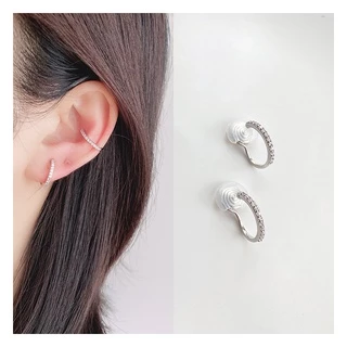 ต่างหูหนีบ ไม่ต้องเจาะหู สามารถใส่ได้ทั้งตรงติ่งหู และปีกหู แป้นขดลวด ต่างหูประดับเพชร ดูหรูมาก มี 2 สี สีเงิน สีทอง