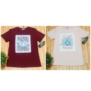 เสื้อยืดผู้หญิงปักลายดอกไม้ป่า ผ้ามุ้ง แต่งโครเชท์ งานป้าย It’s me basic