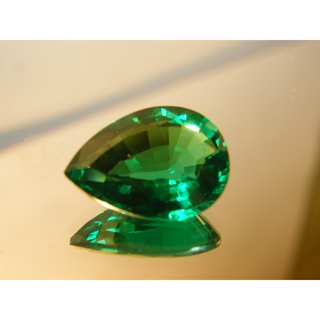 มรกต พลอย Columbia โคลัมเบีย Green  Emerald  very fine lab made PEAR shape 15x20 มม mm...13 กะรัต carats (1 เม็ด)