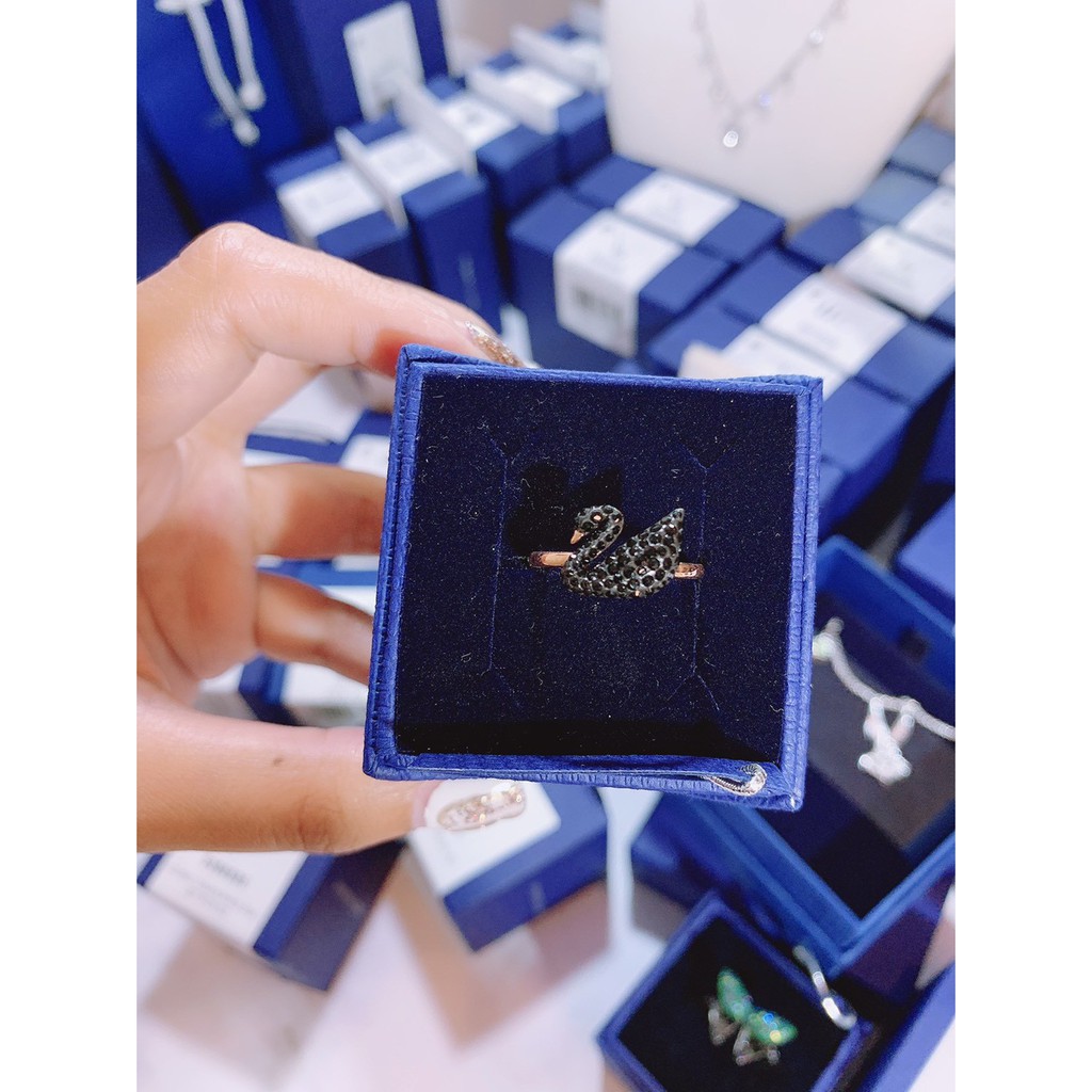 แหวน swarovski แท้ 100% Swarovski Iconic Swan Ring, Black, Rose-gold ...