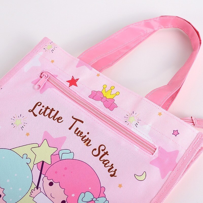 🛍️ กระเป๋าใส่หนังสือ ทรง  A4 วัสดุผ้า มีช่องซิปหน้า มีช่องข้างใส่กระติกน้ำ ขนาด 30×28×11 cm - รูปที่ 2