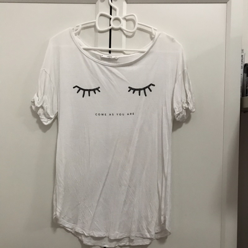 เสื้อยืด สีขาว MNG มือสอง