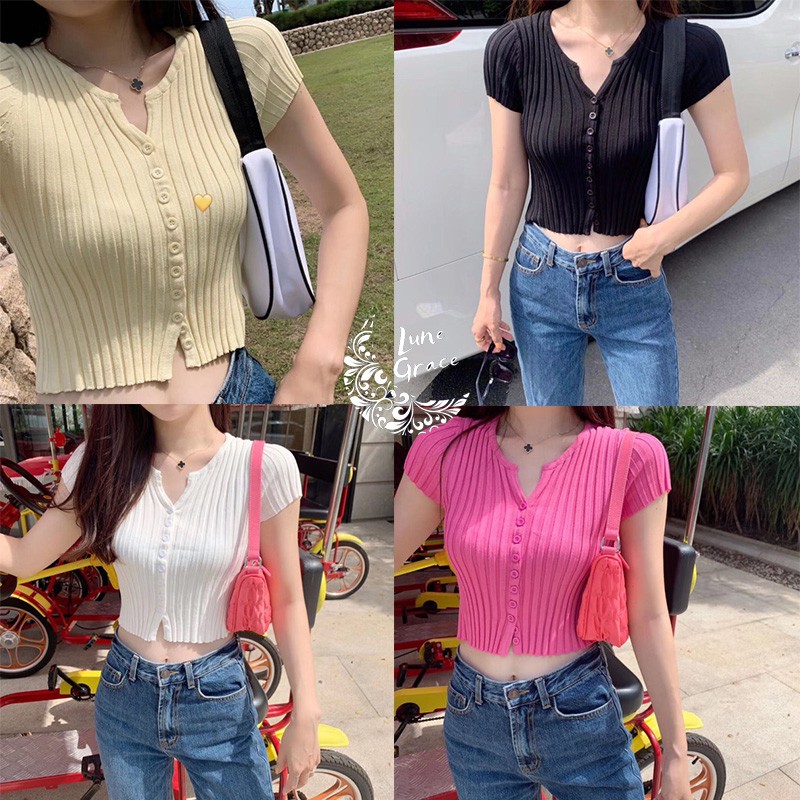 Lune  เสื้อท็อปครอป ไหมพรมทอ ชักร่อง มีกระดุมหน้า แขนสั้น ตัวสั้น เซ็กซี่ 2060