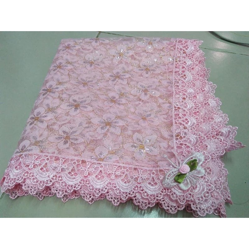 ผ้ารองพาน ใช้ทำเป็นผ้ารองสินสอดได้ หรือทำเป็นรองพานสินสอด สามารถทำเป็นผ้ารองพานขันโตกก็ได้