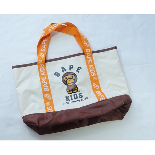 Bape Handbags Size 13 นิ้ว x 9 นิ้ว สีครีม มือสอง ของแท้