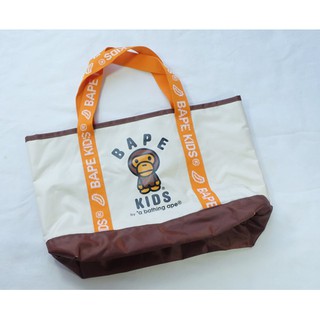 Bape Handbags Size 13 นิ้ว x 9 นิ้ว สีครีม มือสอง ของแท้