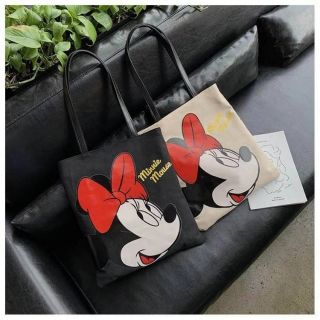 กระเป๋าสะพายผ้าแคนวาสลาย Minnie Mouse งานสวยงานดีมี 2 สี ขาวออฟไวท์-ดำ ขนาด 33 x 37cm ราคา 190​ บาท🏢