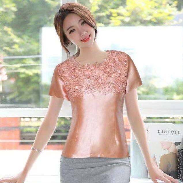 เสื้อแขนสั้นผ้าไหมแฟชั่น สาวอวบ แต่งลูไม้ ใส่ออกงาน ใส่เที่ยว รุ่น-ผ้าไหมแขนสั้น