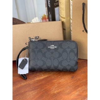 กระเป๋าคล้องมือ COACH F87591 DOUBLE CORNER ZIP WALLET IN SIGNATURE COATED CANVAS แท้