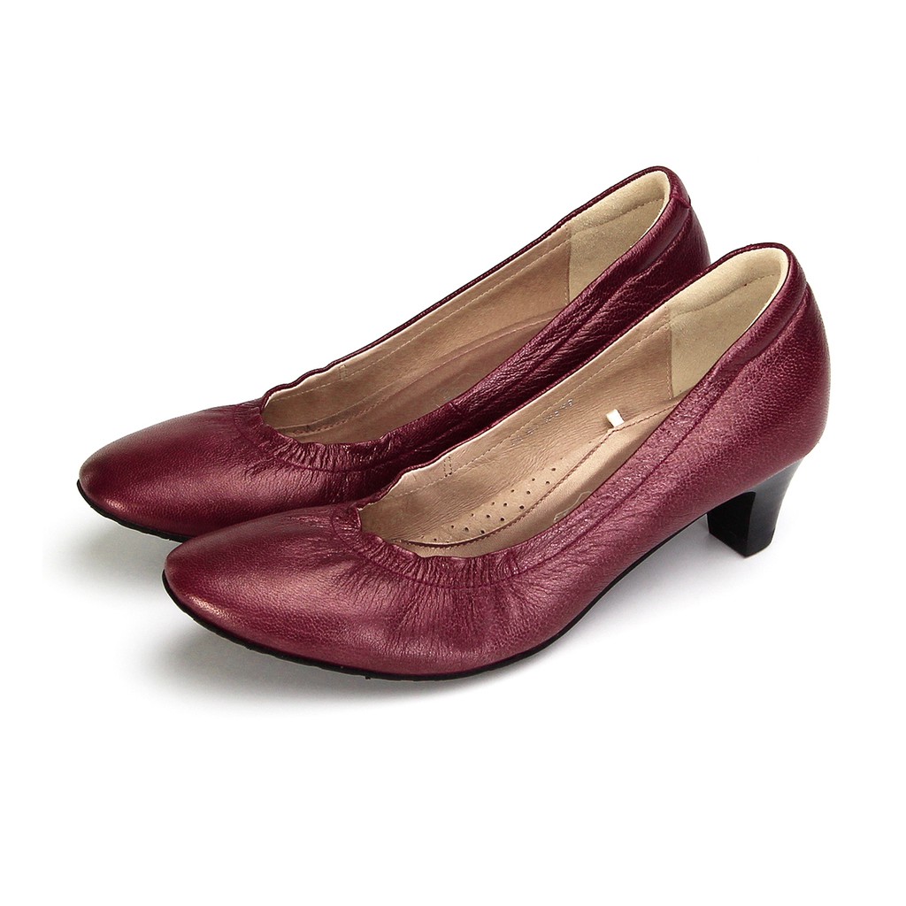 Pierre Cardin รองเท้าผู้หญิง รองเท้าส้นสูง Pump นุ่มสบาย ผลิตจากหนังแท้ สีแดงเบอร์รี่ รุ่น 24SD323