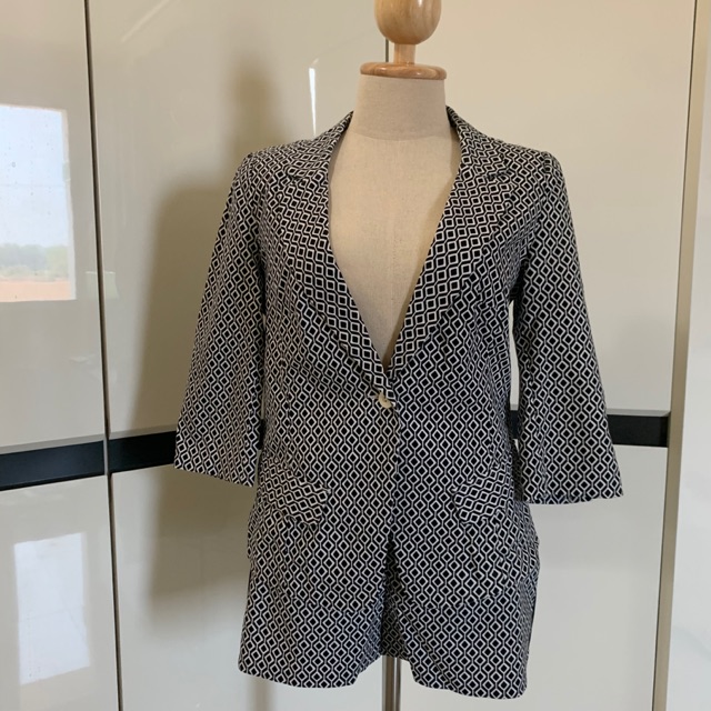 ชุดเซทสูทขาสั้น แบรนด์ bebe-top มือ2 แม่ค้าใส่ครั้งเดียว ส่งต่อ 800 บาท💯💯💯