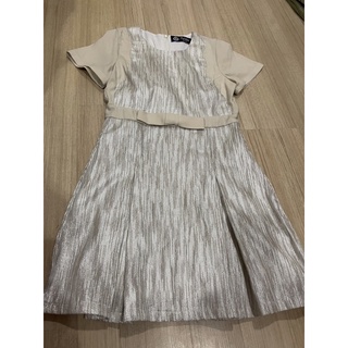 dress mof ป้ายareeya sz.m ผ้ามีtextureในตัว เป็นทรง