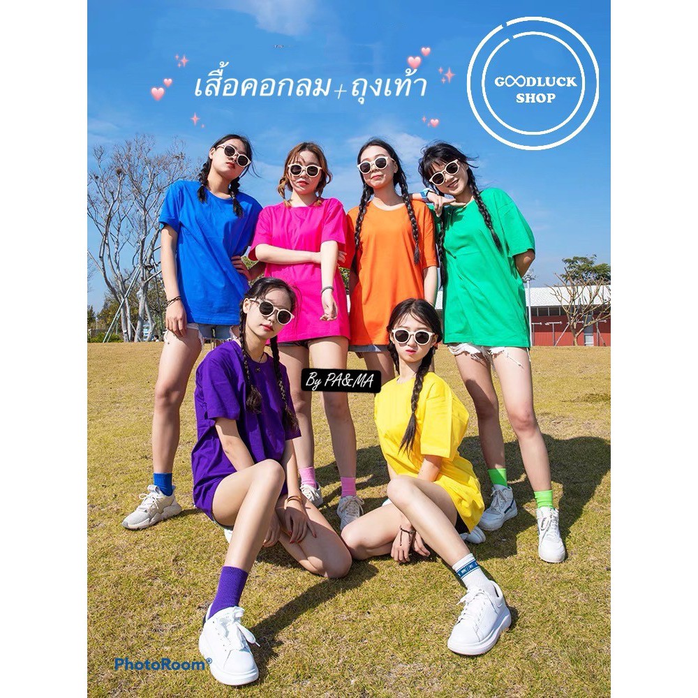 มีของพร้อมส่ง เสื้อยืด ฟรีถุงเท้า แขนสั้น คอกลม เสื้อวินเทจ ไม่มีลาย แฟชั่น ดำ แดง