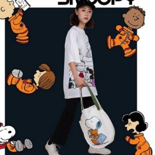 กระเป๋าสะพาย ผ้า ลาย snoopy สนู๊ปปี้ ขนาด 17x12x4 นิ้ว