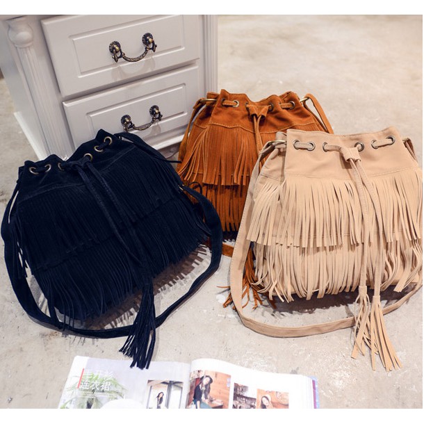 พร้อมส่ง กระเป๋าสะพายข้าง ทรงขนมจีบ แต่งพู่ฝอยสะพายพริ้วแฟชั่นเกาหลี ...