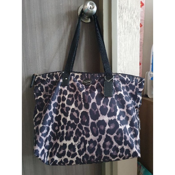 กระเป๋า coach มือสองของแท้