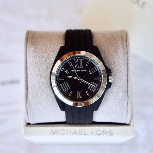 พร้อมส่ง นาฬิกาข้อมือผู้หญิง Michael kors สายซิลิโคนสีดำ MK2729