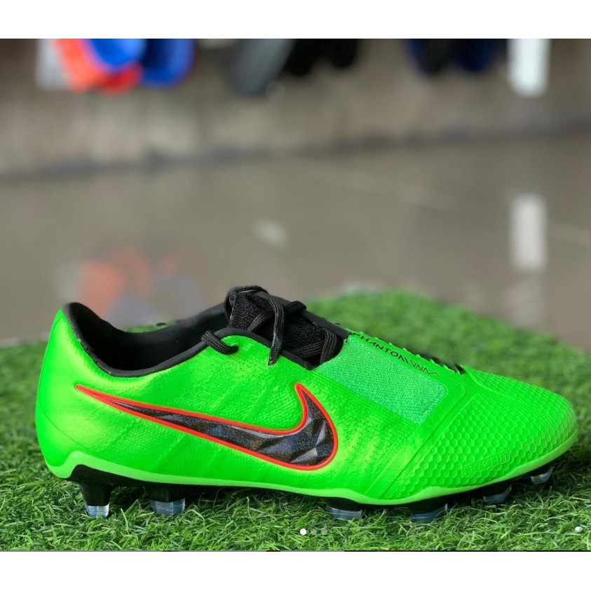 รองเท้า Nike phantom venom