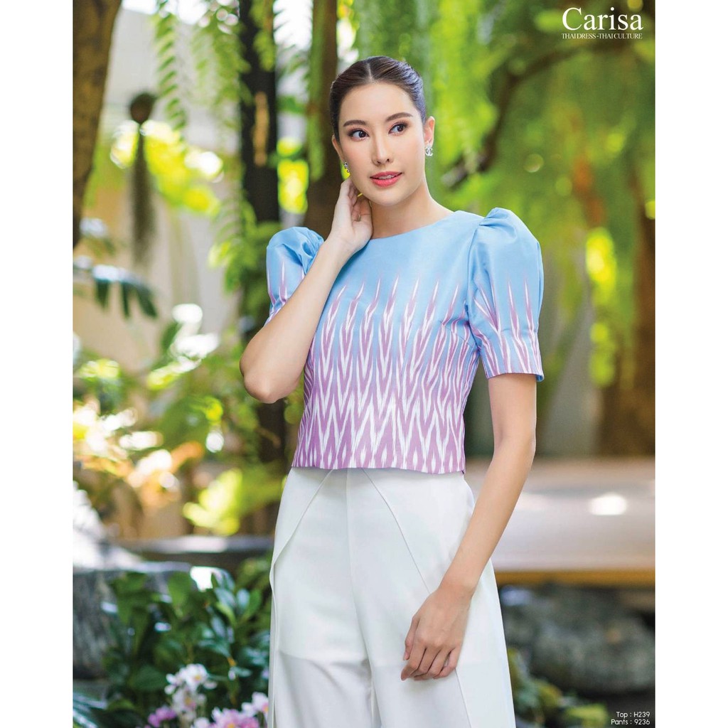 Carisa ชุดไทย ไทยประยุกต์ เสื้อผ้าไหม แพรทิพย์ แขนเจ้าหญิง ลายไทยประยุกต์ [H239]