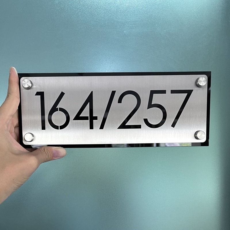 ป้ายบ้านเลขที่ สแตนเลสเกรด304 +อะคิลิคสีดำ ดีไซน์ทันสมัย สไตล์ Lofts รับทำตามแบบ Make to Order(ใส่เลขที่บ้านได้ไม่จำกัด)