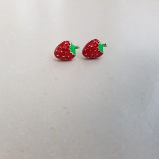 Mini berry earrings ต่างหูสตรอเบอร์รี่ strawberry