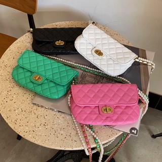 Syrup bag สีแคนดี้มาก ใบนี้นอกจากสายหนังที่ติดกับตัวกระเป๋าแล้ว