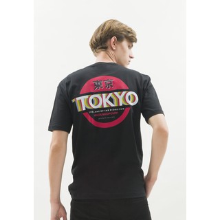 Kaos เสื้อยืดโปโล แขนสั้น พิมพ์ลาย Tokyo sun ถึง 4XL สีดํา