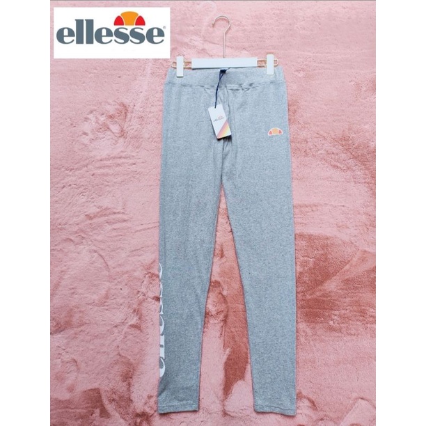 กางเกงเลคกิ้งแบรนด์ ellesse ลดจากราคาเต็ม 990 บาท สินค้าพร้อมส่ง