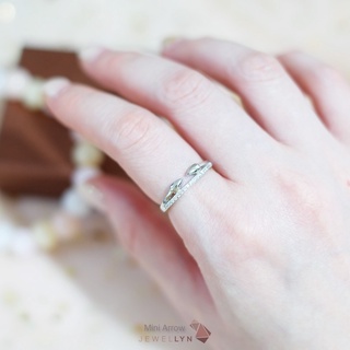 JEWELLYN Mini Arrow Ring