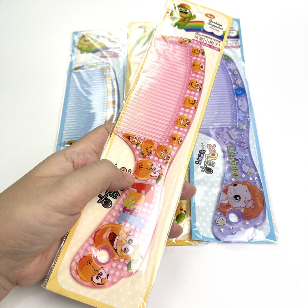 หวีพลาสติก ขนาด 21 cm. แม่ค้าสุ่มเลือกสีให้นะคะ หวีพกพา หวีพลาสติก หวีอีโต้ ขายส่ง จากโรงงาน - รูปที่ 7