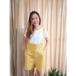 3052 เอี๊ยมกางเกงและเสื้อขาว สายปรับได้ มาพร้อมเข็มขัด น่ารักมาก ๆ ค่ะ