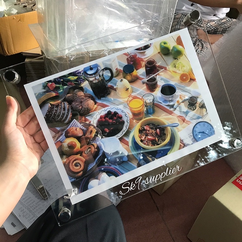 พร้อมส่ง  ป้ายอะคริลิค กรอบรูปใสติดผนัง+พร้อม(หมุดลอย 4ด้าน) A4/A3/A2/40×60/60×60/60x80cm.MADE IN THAILAND ราคา ถูกที่สุด ดีลบีเคเค แกลเลอรีภาพที่ 7
