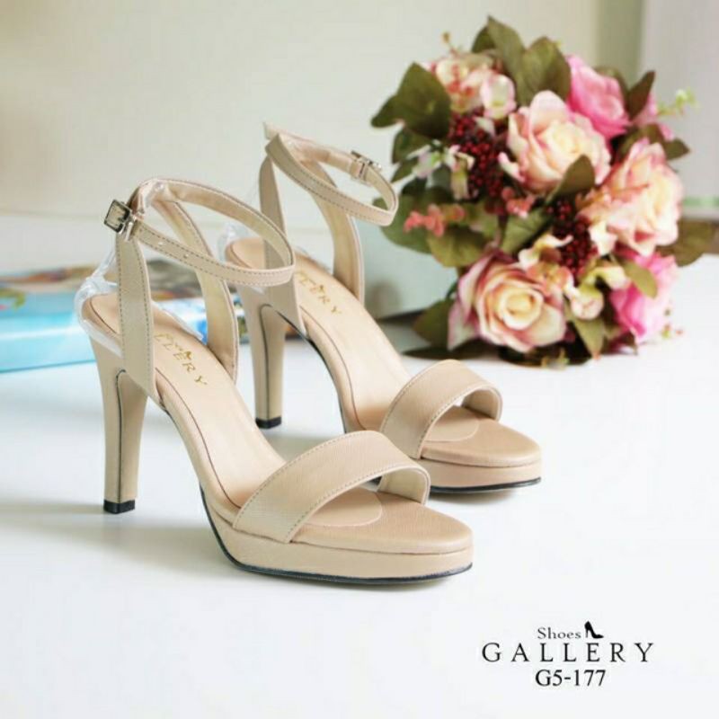 รองเท้าส้นสูงสีครีม ยี่ห้อ shoes GALLERY
