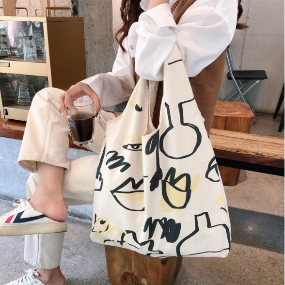 G212 GRAFFITI BAG กระเป๋าผ้า