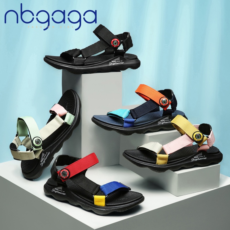 NBGAGAรองเท้าแตะเด็กผู้ชาย รองเท้าแตะเด็กฤดูร้อน ใหม่เด็กกลางและใหญ่รองเท้าชายหาดกันลื่นพื้นนุ่มเวอร์ชั่นเกาหลีของรองเท้าแตะเด็กผู้ชาย