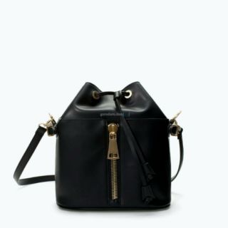 ZIPPED BUCKET BAG